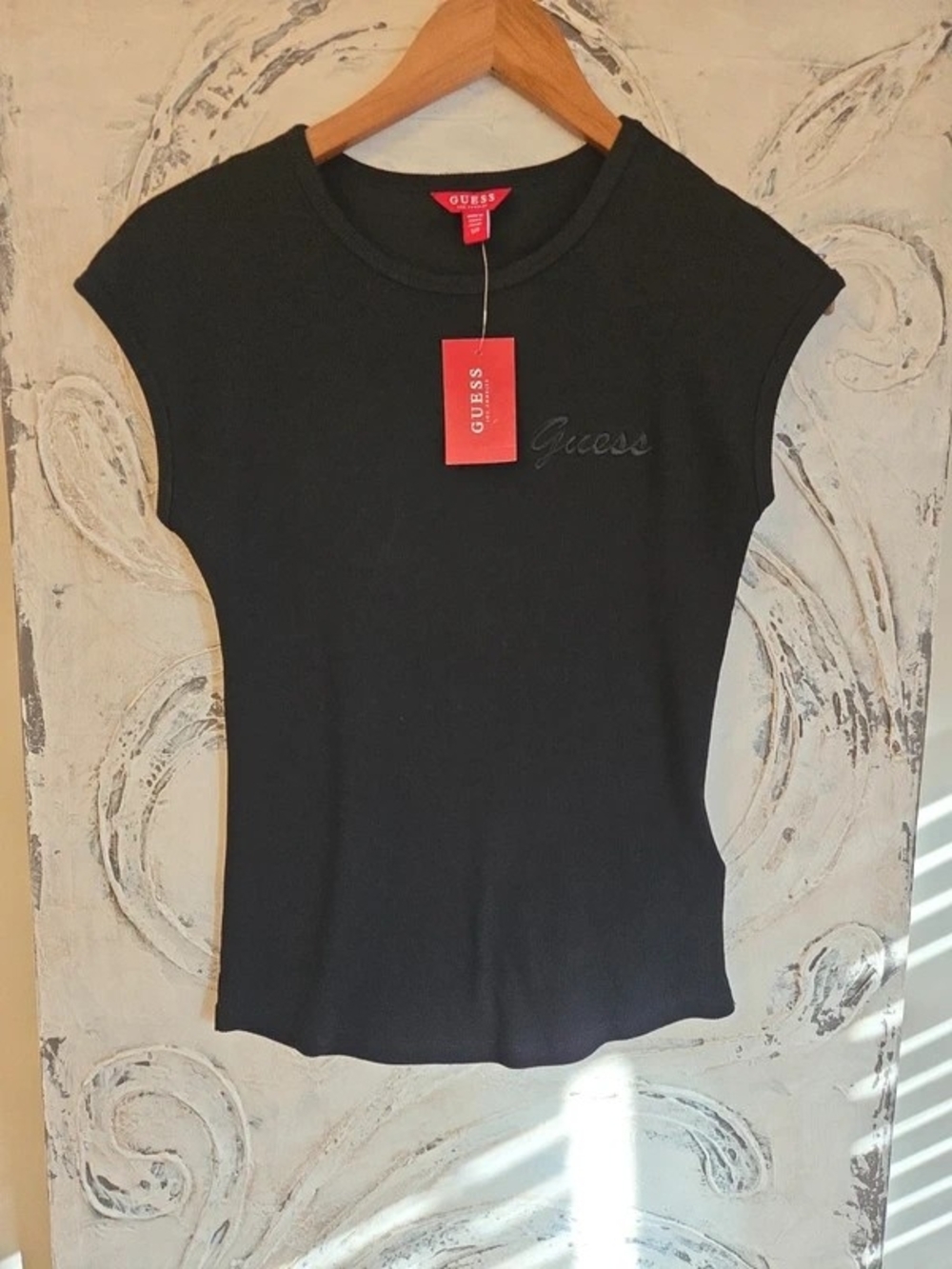 GUESS Black Cap-Sleeve Logo Tee